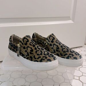 Steve Madden velvet cheetah print shoes with zippers on sides